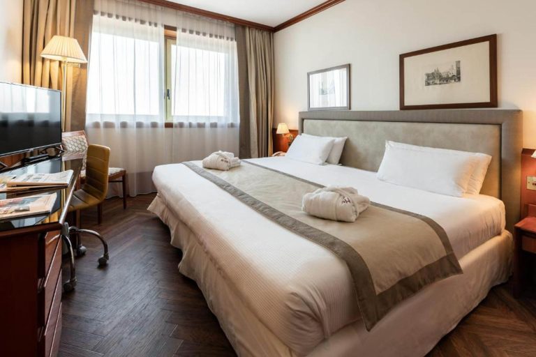A double room at Hotel Catullo