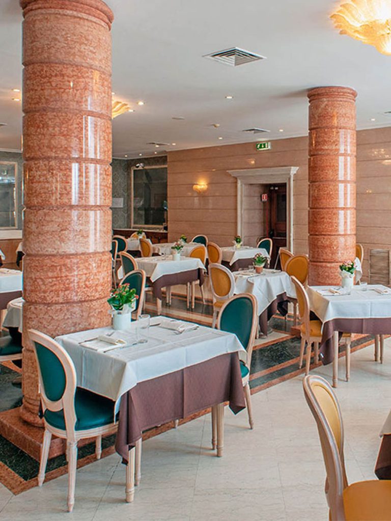 The restaurant of Hotel Catullo
